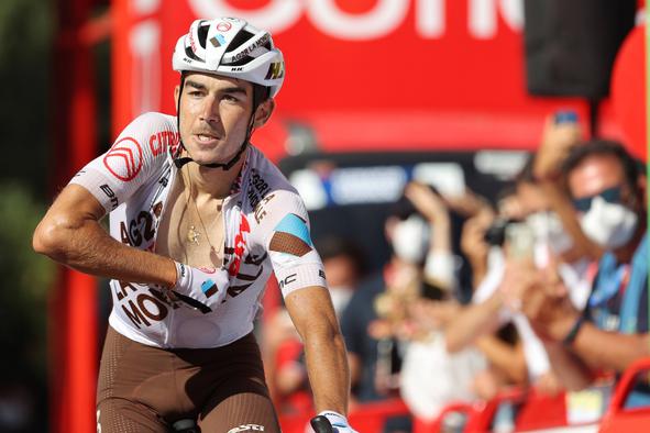 Clement Champoussin le nekaj centimetrov od hude nesreče #video