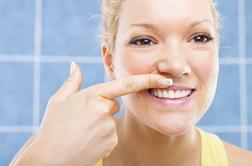 Kaj jesti, da bodo vaše dlesni zdrave