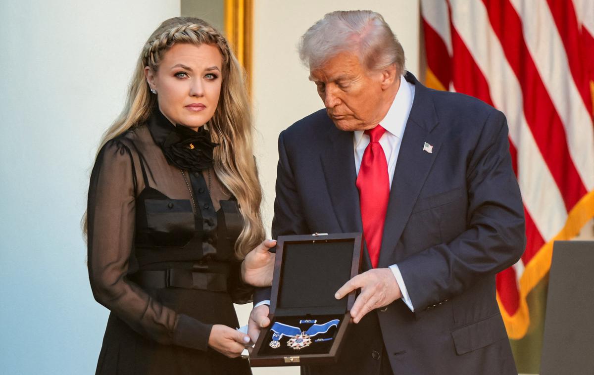 Charlie Kirk | Kirkova vdova Erika Kirk je Trumpovo medaljo označila za najboljše darilo pokojnemu možu. | Foto Reuters