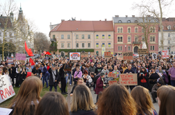 "Nočem cvetlice, daj mi delavske pravice!"