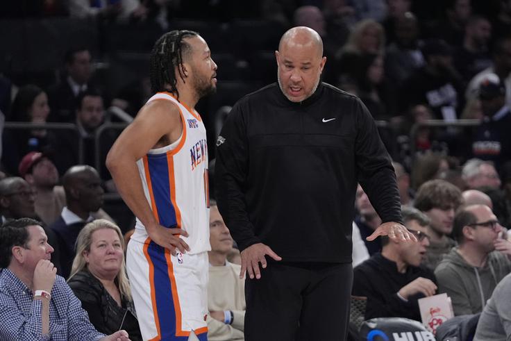 Jalen Brunson z očetom Rickom Brunsonom, ki mu je že v otroštvu vcepil miselnost, da v ligi NBA nič ni podarjeno. Zdaj sodelujeta skupaj pri NY Knicksih, kjer je Rick pomočnik trenerja. | Foto: Guliverimage