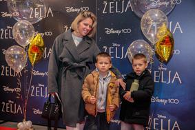 Čarobna premiera Disneyjeve Želje v kino privabila otroke in znane obraze