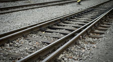 Ponoči vandal prerezal kabel: to se je zgodilo z vlaki