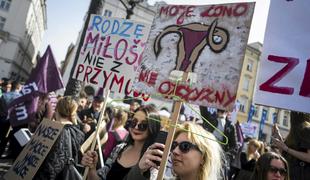 Na Poljskem demonstracije proti omejitvi pravice do splava