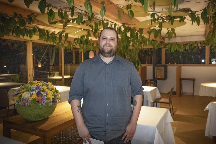 Kuharski chef Jan Vukasović iz restavracije Stara škola v Krasici, ki je od nedavnega tudi del projekta Ane Roš Stojan. | Foto: Ana Kovač