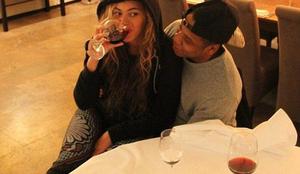 (Noseča) Beyonce popiva z možem?