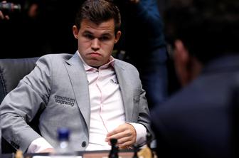 Carlsen ubranil naslov prvaka v šahu v pospešenem tempu