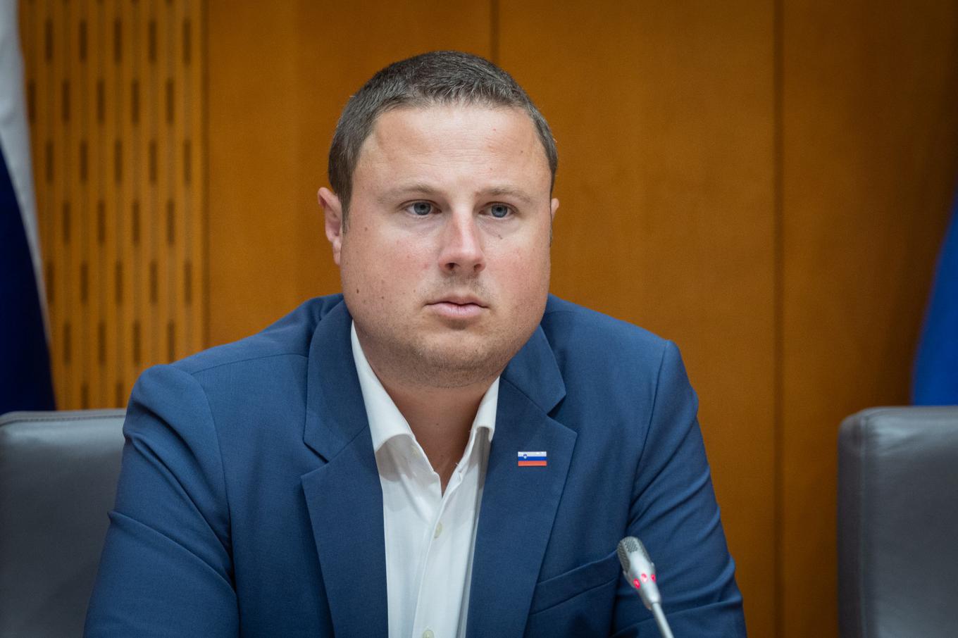 Hojs oster do poteze “Golobove” Sluge: “To je svinjarija in hudobija čez vse”