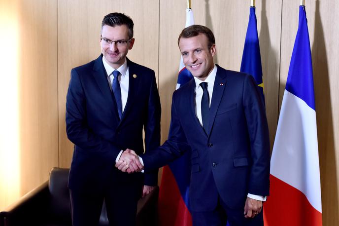 Macron, Šarec | Slovenski premier je po navedbah virov pri EU Macronu predstavil tudi slovenska stališča o vprašanju meje s Hrvaško, na kratko pa sta razpravljala še o prihodnjem večletnem evropskem proračunu in dvostranskih odnosih. | Foto STA