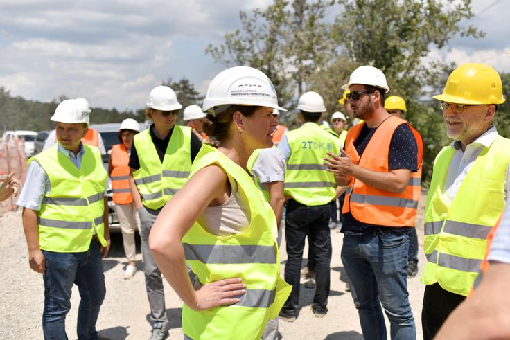 Infrastrukturna ministrica Alenka Bratušek obljublja, da bomo za drugi tir poskušali dobiti še kakšen  evro iz Bruslja. | Foto: STA ,