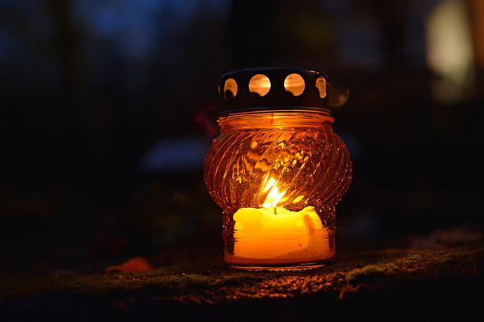 Nagrobna sveča | Foto Shutterstock