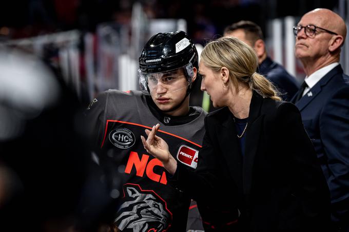 Tudi v ligi AHL je postala prva ženska trenerka na uradnih tekmah. | Foto: Guliverimage