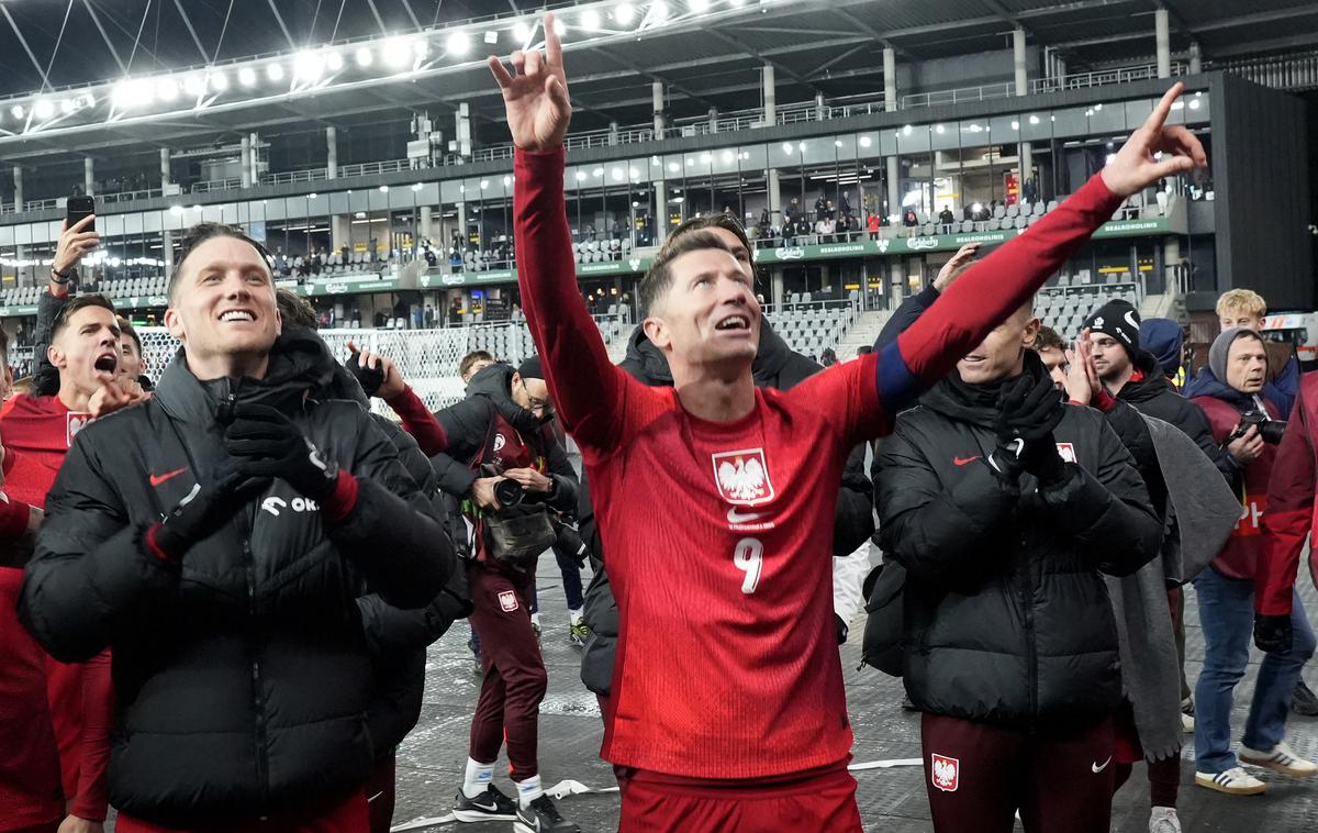 Robert Lewandowski | Robert Lewandowski se je poškodoval na reprezentančni tekmi proti Litvi. | Foto Reuters