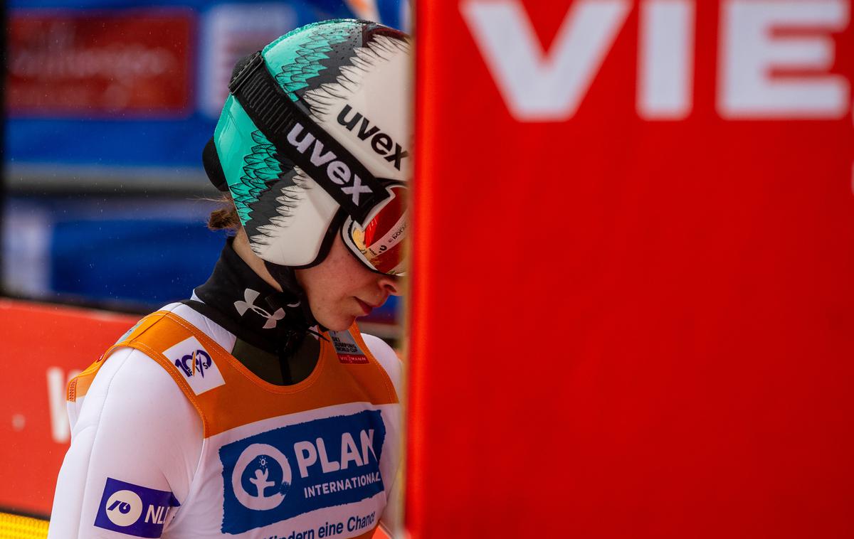Nika Prevc | Niki Prevc se je kvalifikacijski skok povsem ponesrečil. | Foto Guliverimage