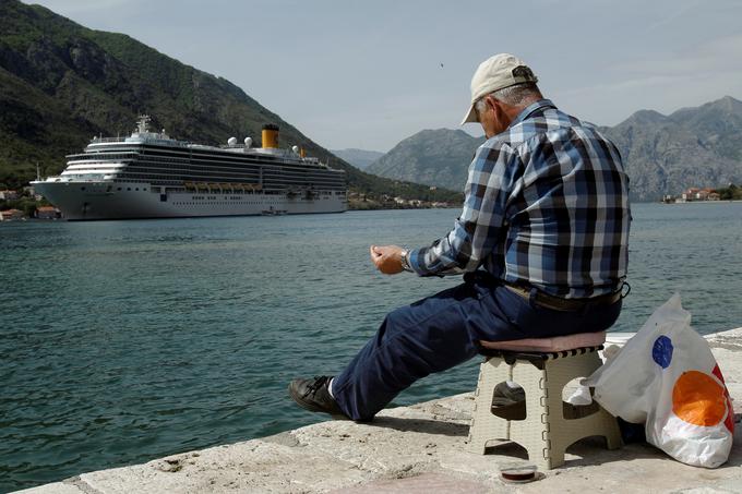 Z ladij se v središče Kotorja, ki ima manj kot tisoč prebivalcev, dnevno vsuje tudi deset tisoč turistov. | Foto: Reuters