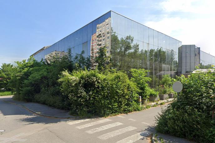 Litijska cesta | V novi sodni stavbi je nekaj več kot 2.500 kvadratnih metrov pisarniškega prostora, kar je tisoč kvadratnih metrov pisarn premalo.  | Foto Google maps