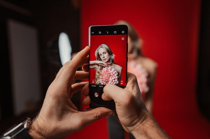 Huawei P50 Pro ima vse, kar pričakujemo od premium telefona, še posebej pa nas bo razveselil izjemen nabor kamer in različnih senzorjev, zaslon in elegantno oblikovanje. | Foto: Huawei