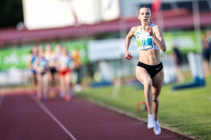 Živa Remic | Živa Remic (Olimpija) je na 800 m svoj letošnji osebni ter tudi mlajši mladinski slovenski rekord 2:02,40 izboljšala na 2:01,98. | Foto Jure Banfi