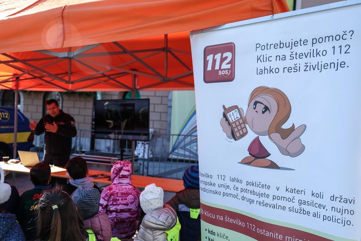 Simulacija klica v sili je otroke naučila, kako pravilno poklicati številko 112 in katere informacije so ob klicu najpomembnejše. | Foto: Ana Kovač