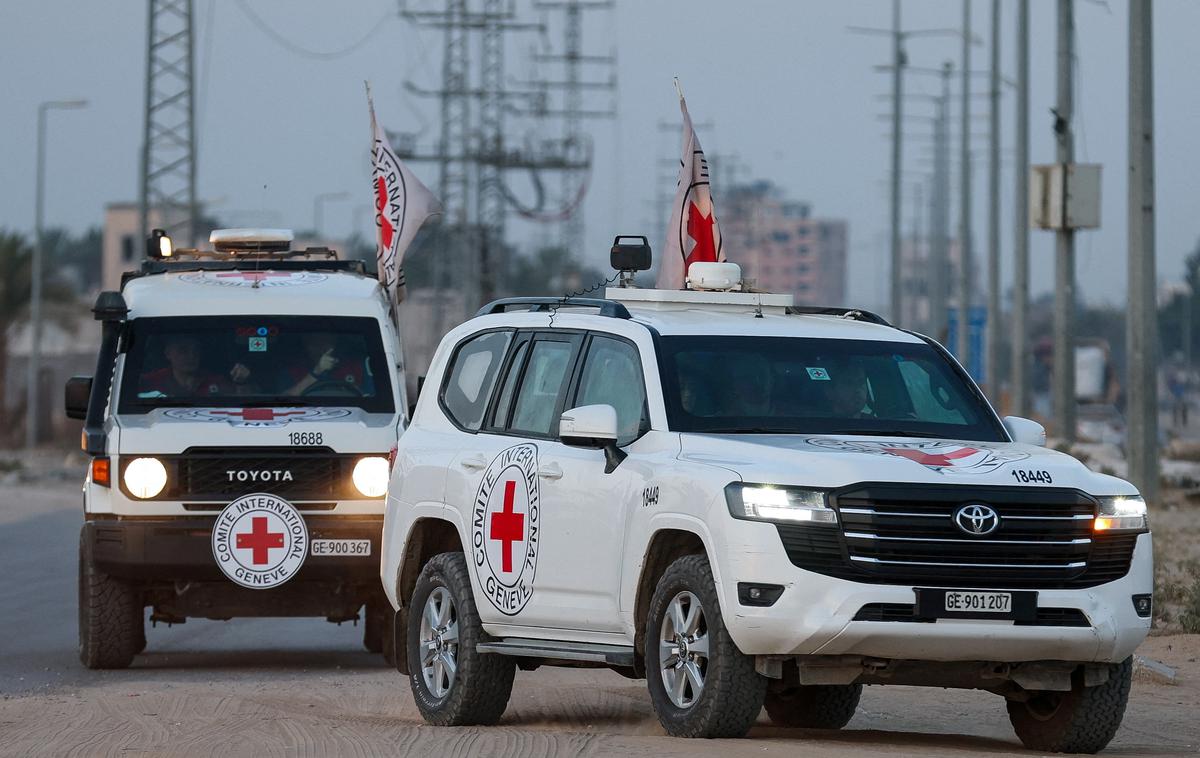 Izrael prejel trupli dveh talcev | Posmrtne ostanke talcev, zajetih med napadom na Izrael 7. oktobra 2023, Hamas vrača v skladu z dogovorom o premirju v Gazi, ki velja od 10. oktobra. | Foto Reuters