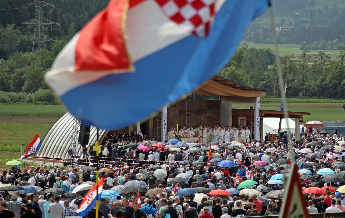 Hrvaška, Pliberk | Avstrijske oblasti so lani priprle šest hrvaški državljanov, ki so 12. maja med žalno slovesnostjo kršili avstrijske zakone o prepovedi poveličevanja nacizma.  | Foto STA