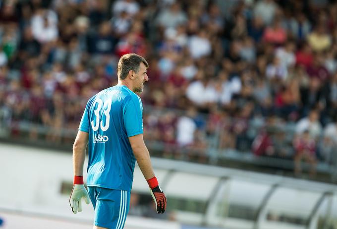 Jasmin Handanović se je v sedmih letih vpisal med legende NK Maribor. | Foto: Vid Ponikvar