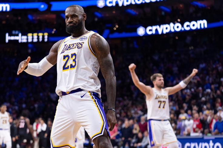 LeBron James bo ob odsotnosti Dončića in Reavesa nosil veliko breme. | Foto: Guliverimage