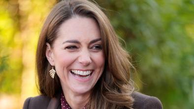Kate Middleton na prvem uradnem obisku po koncu kemoterapije #video