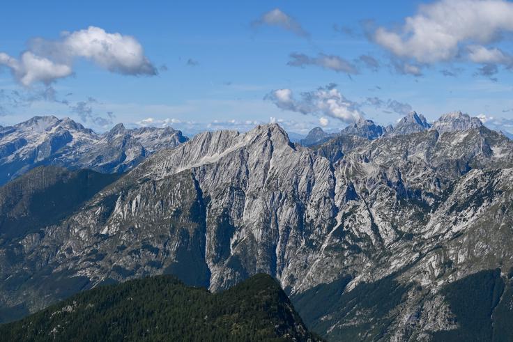 Pogled proti zahodu, vse do Montaža. | Foto: Matej Podgoršek