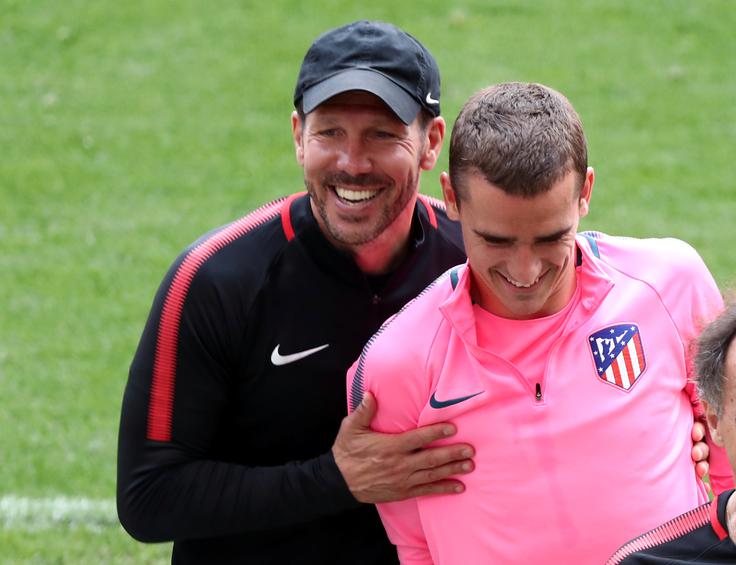 Diego Simeone in Antoine Griezmann sta v Italijo odpotovala z lepo prednostjo. | Foto: Reuters