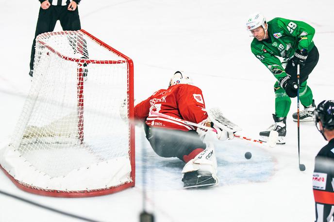 500. večni derbi: HK SŽ Olimpija - HDD Sij Acroni Jesenice | Hokejisti HK SŽ Olimpija so na sobotnem derbiju po kazenskih strelih strli HDD Sij Acroni Jesenice in razmerje v zmagah izenačili na 236:236. | Foto Matic Ritonja/Sportida