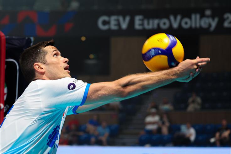"Grega je zadnja tri leta povsem zasluženo moral biti na terenu, moral igrati, saj je bil boljši, jaz pa sem bil tukaj, da mu dam maksimalni pritisk na treningu." | Foto: CEV