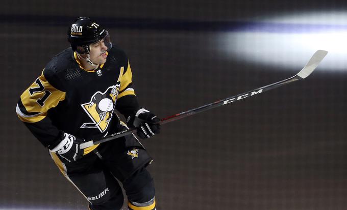 Jevgenij Malkin bo še štiri sezone nosil dres Pittsburgha. | Foto: Reuters