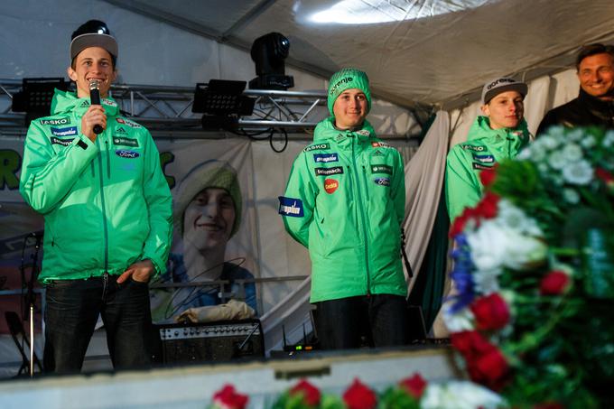 Peter, Cene in Domen Prevc (na fotografiji od leve proti desni v družbi predsednika Boruta Pahorja) bodo prihodnji teden združili moči. | Foto: Sportida