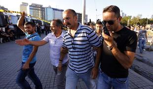 Turške oblasti aretirale še 23 protestnikov