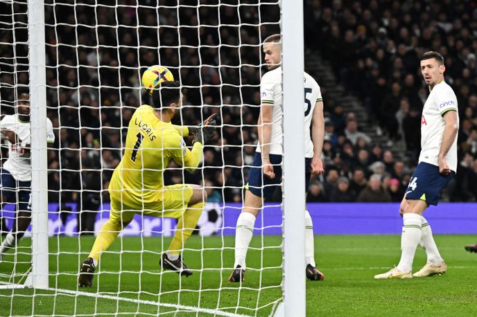 Tottenham : Arsenal Hugo Lloris | Hugo Lloris si je v 14. minuti privoščil hudo napako. | Foto Reuters