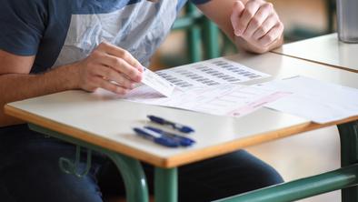 Začelo se je: pred maturanti prva izpitna pola