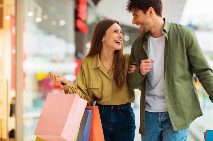 nakupovanje, elektronika, računalniki, vrečke | Foto Shutterstock