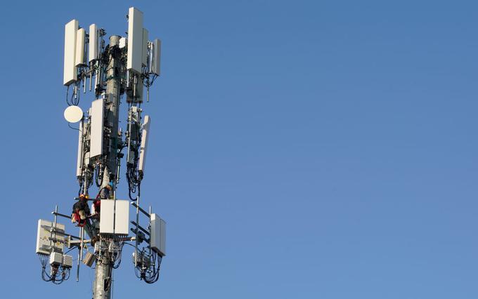 Do konca leta bo pokritost z mobilnim signalom pete generacije Telekoma Slovenije dosegla 33 odstotkov, polni potencial tehnologije 5G pa bo uporabnikom na voljo po podelitvi dodatnih spektralnih pasov, so julija sporočili iz največjega slovenskega telekomunikacijskega operaterja. | Foto: Reuters