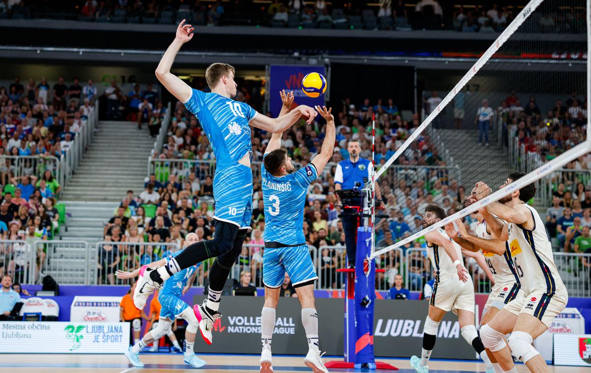 slovenska odbojkarska reprezentanca, Slovenija : Italija, Stožice | Slovence četrtfinale čaka 31. julija. | Foto Aleš Fevžer