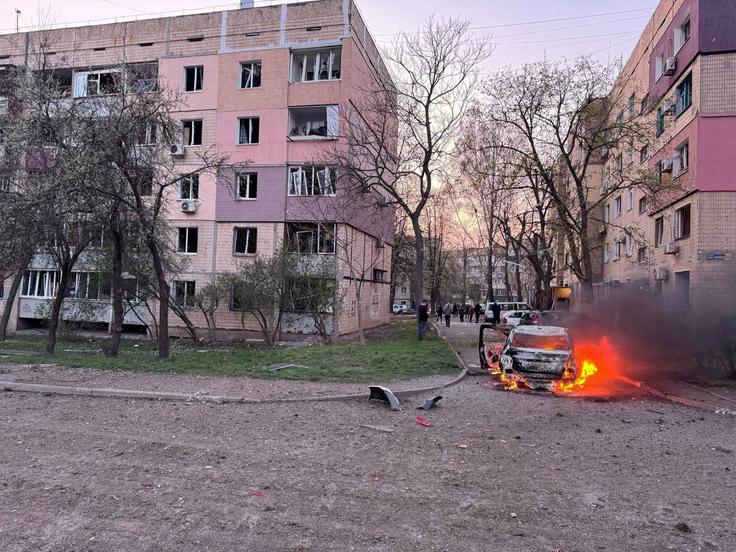V ruskem raketnem napadu na Krivi Rog je umrlo 19 ljudi.  | Foto: Reuters