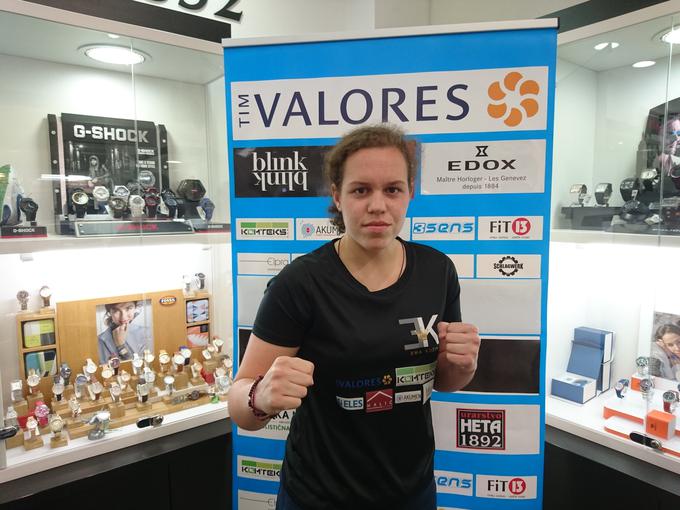 20-letna Ema Kozin z boksarskim vzdevkom Princesa je najmlajša svetovna prvakinja v dveh težavnostnih kategorijah. Boksarsko združenje WBU jo je razglasilo za najboljšo in najbolj obetavno mlado boksarko na svetu. | Foto: Simon Kavčič