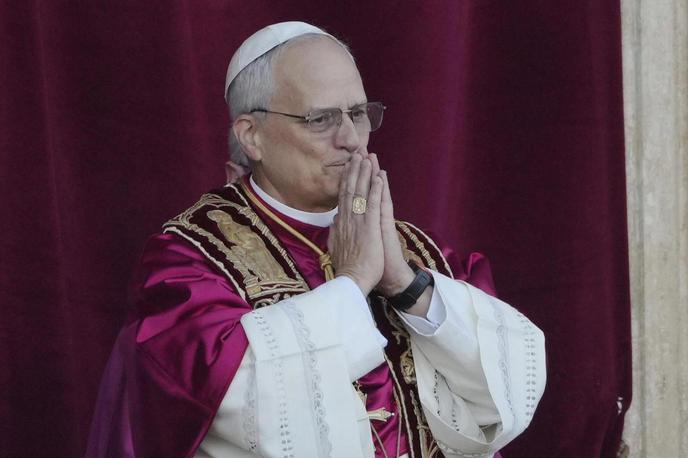 Papež Leon XIV. | Robert Prevost si je za papeško ime izbral ime Leon XIV., s čimer je namignil na povezave s papežem Leonom XIII., ki je bil zagovornik delavskih pravic, pa tudi na papeža Leona I. oz. Leona Velikega iz petega stoletja. | Foto Guliverimage