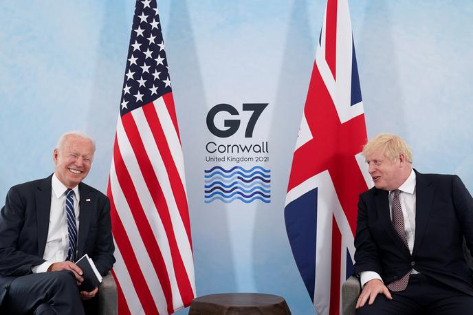 Joe Biden Boris Johnson G7 | Ameriški predsednik Joe Biden in britanski premier Boris Johnson. Letošnji vrh bo prvi vrh voditeljev G7 v živo, odkar je lani izbruhnila pandemija covid-19. Lani je bil vrh, ki bi moral biti v Združenih državah Amerike, odpovedan. | Foto Reuters