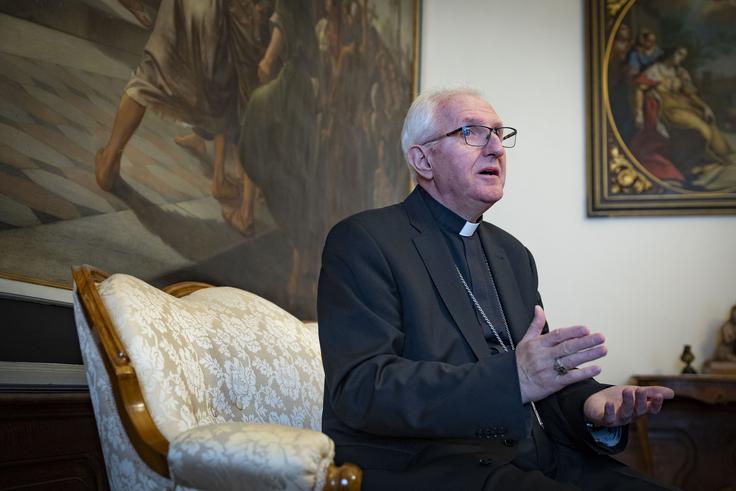 "Nekih ukrepov, kot so moraliziranje ali kaj podobnega v tem smislu, nimamo na voljo. Imamo pa Boga, Jezusov evangelij in zgodovino Cerkve, ki je zagotovo pri našem narodu premalo cenjena in premalo poznana." | Foto: Ana Kovač