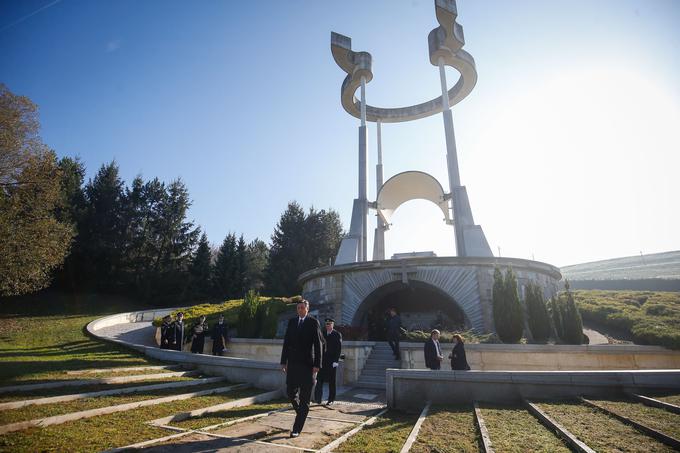 Predsednik republike Borut Pahor je že dopoldne položil venec k spomeniku v Spominskem parku na Teharjah pri Celju. | Foto: STA ,