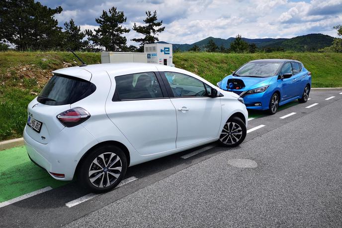 Renault zoe nissan leaf | Subvencij bo prihodnje leto očitno dovolj le za 555 novih električnih avtomobilov. | Foto Gašper Pirman