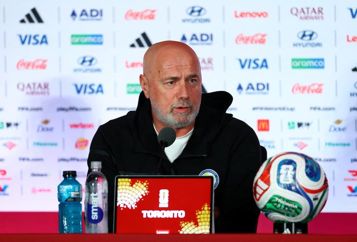 Sergej Barbarez bo danes prvič vodil BiH na največjem tekmovanju. | Foto: Reuters