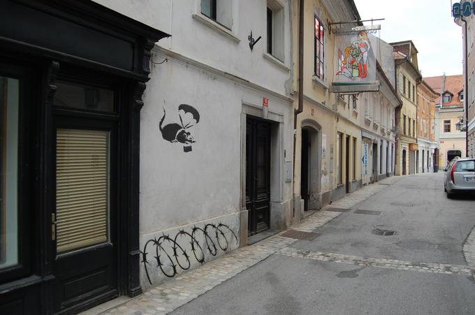 Ali bodo pristojni grafite odstranili, za zdaj še ni jasno. | Foto: 