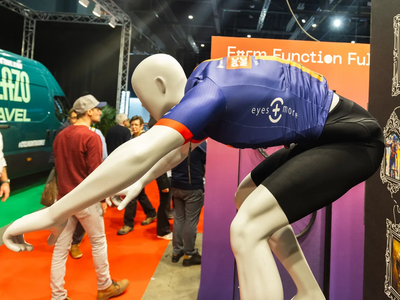 Prvi korak k večji varnosti za profesionalne kolesarje: zračne blazine #video